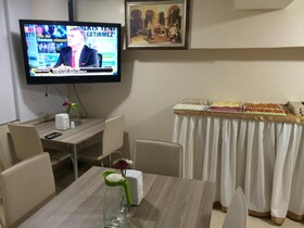 Black Bird Suite Hotel