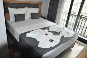 Check In Hotel