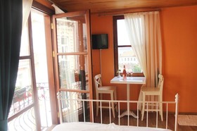 Cheers Midtown Hostel