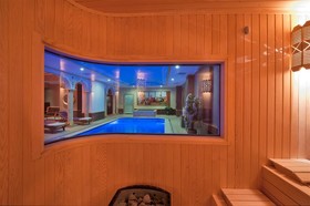 Nova Plaza Crystal Hotel