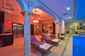 Nova Plaza Crystal Hotel