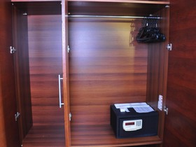 Nova Plaza Crystal Hotel