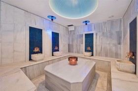 Nova Plaza Crystal Hotel