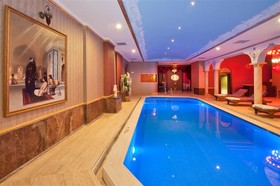 Nova Plaza Crystal Hotel