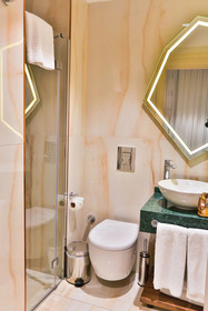 Danis Hotel