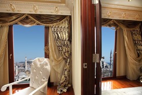 Deluxe Golden Horn