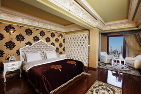 Deluxe Golden Horn
