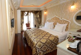 Deluxe Golden Horn