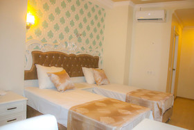 Deluxe Newport Hotel