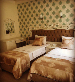 Deluxe Newport Hotel