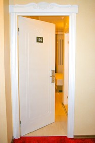 Deluxe Newport Hotel