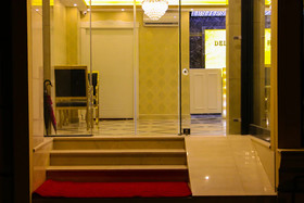 Deluxe Newport Hotel