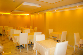 Deluxe Newport Hotel