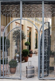 Ecole St. Pierre Hotel
