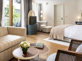Ecole St. Pierre Hotel