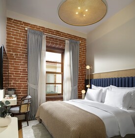 Ecole St. Pierre Hotel