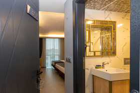 Fly And Stay Airport Hotel