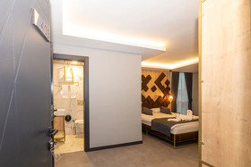 Fly And Stay Airport Hotel