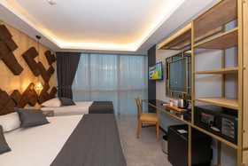 Fly And Stay Airport Hotel