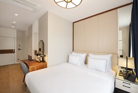 Gleam Collection Hotel