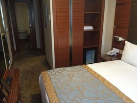 Glorious Hotel