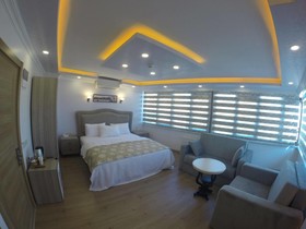 Oasis Suites Old City