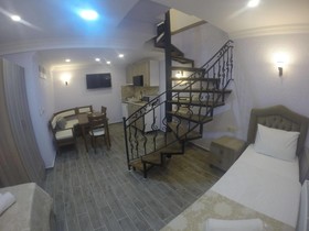Oasis Suites Old City