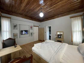 Golden Metro Boutique