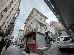 Golden Metro Boutique