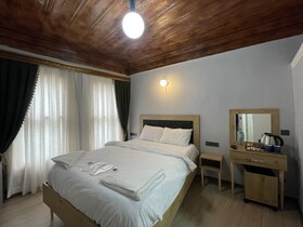 Golden Metro Boutique