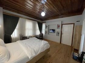 Golden Metro Boutique