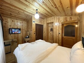 Golden Metro Boutique