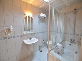 Golden Siyav Hotel