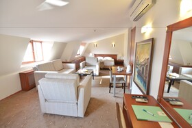 Golden Siyav Hotel