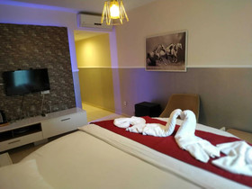 Gold Suite