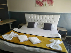 Gold Suite
