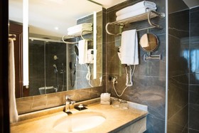 Grand Aras Hotel & Suites