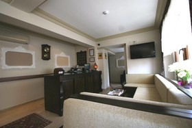 Grand Peninsula Hotel