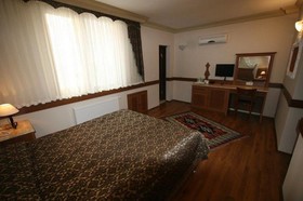 Grand Peninsula Hotel