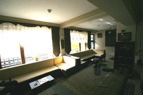 Grand Peninsula Hotel