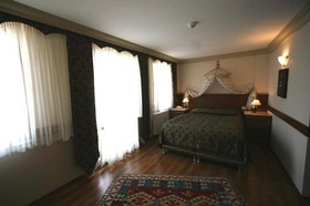 Grand Peninsula Hotel