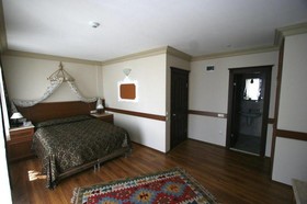 Grand Peninsula Hotel