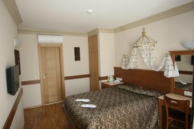 Grand Peninsula Hotel