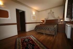 Grand Peninsula Hotel