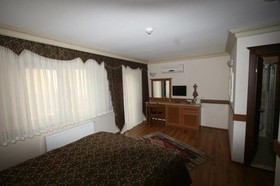 Grand Peninsula Hotel