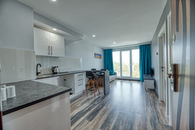 Gris & Verde Suite Hotel