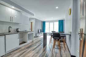 Gris & Verde Suite Hotel