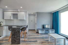 Gris & Verde Suite Hotel