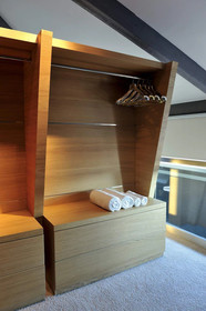 Vernazza Suites Hotel