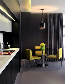 Vernazza Suites Hotel